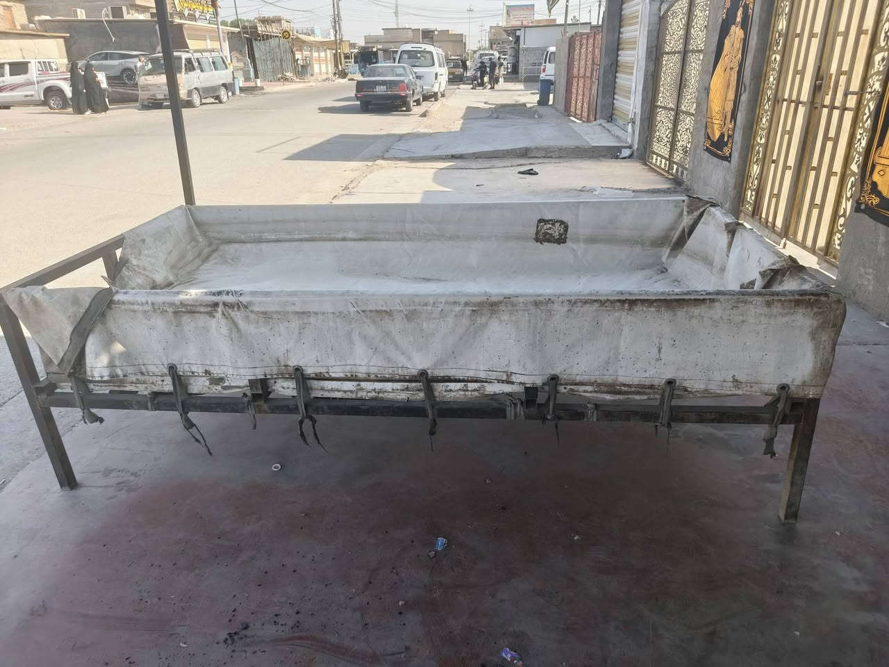 شوايات سمك كاملات محل كامل للبيع ***********
