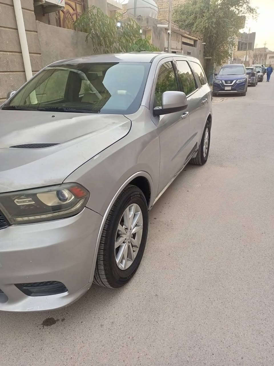 وارد امريكي
#الضرر : السيارة ٤ قطع قطعتين تبديل قطعتين صبع السونار مذكور بل منشور )

#الرقم : بغداد

#المواصفات :

▪️دوج دورنكو لون سلفر يوجد جراد في البنيد وجاملغ

▪️الموديل : 2018

▪️المحرك : . 3.6L . V6 (ستة سلندر)

▪️العداد :58459 الف حقيقي

▪️حجم الويل : ويل كب حجم 20

▪️بصمات للابواب عدد 2 

▪️حساسات 

▪️كامرة خلفية  اصل

▪️شاشة الدشبول كبيرة للتحكم بايعازات السيارات

▪️تحكم فول كهرباء لكرسي السائق والراكب

▪️غرفة السيارة جلد بيجي 

▪️تبريد و تدفئة لكشنات المقدمة

▪️سستم صوت

▪️تحكم ستيرن جهتين بلوتوث وحاكية وكروس سرعة وتحكم صوت 

▪️منافذ USB امامي وخلفي

▪️نظام ABS مانع انزلاق

▪️حداديه السياره 70/100

السعر - 165 $بيها مجال قليل حك الجيه 

 الاتصال على : *********** 

مكان السياره -الناصريه مركز
