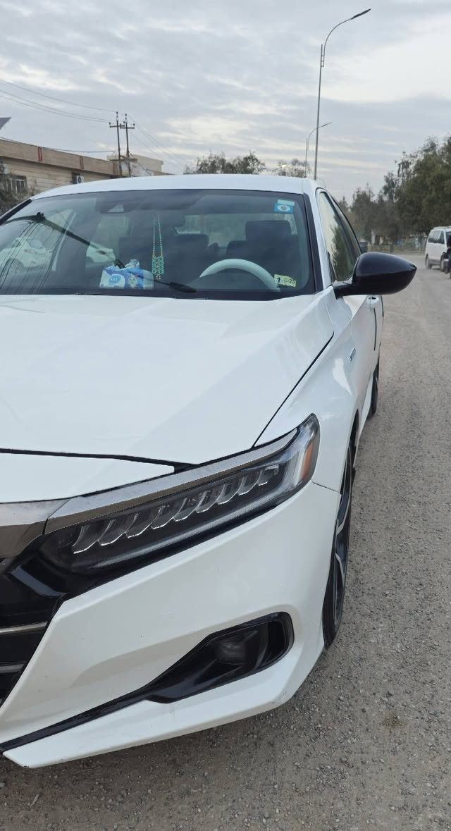 هوندا اكورد هايبرد سبورت موديل 2022 
حادثها البنيد الامامي مبدل
وصبغ خشم جامرلغ الأيمن مع ايرباك الاستيرن طاك
رقم بغداد  باسمي تحويل ثاني يوم
المواصفات :
المحرك : 2.0 
كير بصمه 
مانع انزلاق 
شفتات ستيرن 
دخول الذكي 
شاشة ذكيه 
قيادة الذاتية
تشغيل عن بعد 
عداد الكتروني 
كرسي كهربائي 
أنوار نهارية LED
رادار مانع التصادم 
كاميرا خلفية بثلاث اوضاع
أنماط القياده المتعدده Ev,Eco, normal, Sport
سايد بريك بصمة 
نظام Apple car play
حساس ضغط الاطارات TPMS
 ويل 19 رياضي
مع مواصفات اضافيه مثل
أزرار التحكم من مقود رادارات + الهاتف + المسجل + الخيارات 
رادار حماية من التصادم و تخفيف سرعة السيارة تلقائياً 
ديالى بعقوبه حي المعلمين / للاتصال او واتس ***********
