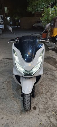دراجة بي سي إكس PCX جيل رابع دراجة زيرو  ممشاهة 9 الاف وكسور  يعني زير...