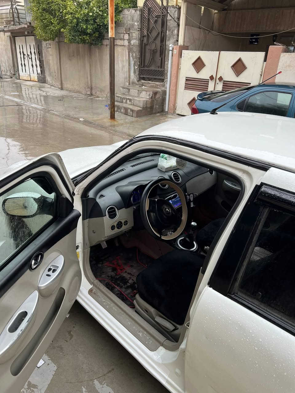 السلام عليكم
ليفان 320 للبيع 

السيارة نظيفة ومتعوب عليها وجاهزة مابيها اي نقص 

شغل وامشي 

لون ابيض

رقم نينوى خصوصي الماني

كير ومحرك شرط 

الداخل نظيف ومرتب 

السيارة مابيها نقص برغي 

شرعيها موجود 

ضرر السيارة حادث بايام التحرير فوك باب السايق 

التكمة شوية متأذية وربع السقف 

السعر ٤٥ وبيها مجال للطيبين 

للاستفسار اكثر  ***********
