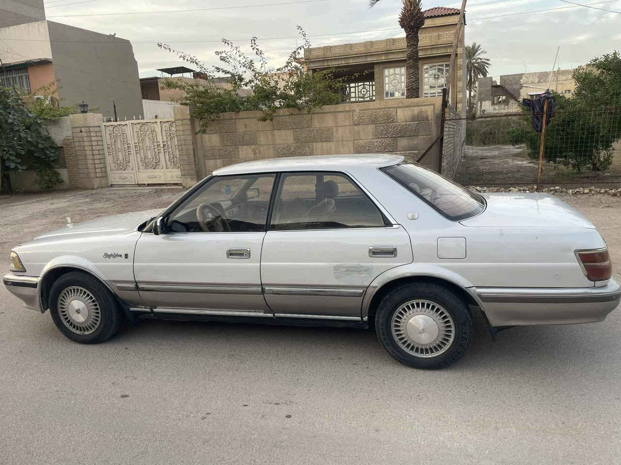 السلام عليكم هارتوب موديل ٩٠ رقم بغداد انكليزي باسمي كير مكينه مكفوله صدر جديد مكفوله من ضربه وصبغ والكص بيه جراد خفيف ب قماره تخم تاير سياره نضيفه وجاهزه  داخله نضيف جدا مكان سياره بغداد السعر ٥٥ بيه مجال بصيط الاتصال ***********
