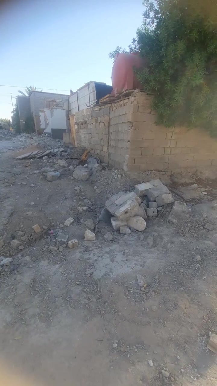 قطعه ارض المساحه ٣١٠م الوجه ١٢م ونص النزال ٢٥م

العنوان كربلاء العطيشي (حي الزهراء خلف مدرسه العجلان)

***********
