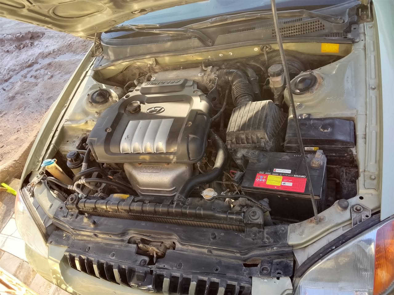 السلام عليكم للبيع او المراوس سوناتا موديل 20004سلندر مكينه 2000 سيارة جديده لوك مكينه كير حداديه تخم تاير باتري جديد كهربائيات كلها شغاله رقم بغداد  تبريد نقصه غاز طار عندي السيارة جاهزة عله اخر حبايه انكر سلف واطلع مصبوغه عام جديد للاستفسار *********** السعر 58وبيها مجال للشراي مكاني بابل
