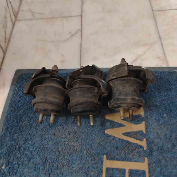 سلام عليكم للبيع غراض ملكه زوج الايتات كرستال جهت سايق بيه كسره عوزه تبديل جامه دركه عادي دجات مكينه دي فوره جديده مال حاويه عربانه ملكه جبيره كامله كاردن ملكه جديده مال حاويه كلجات دي فور جديده مال حاويه كلمن وسعره عنوان ناصريه رقم الهاتف ***********
