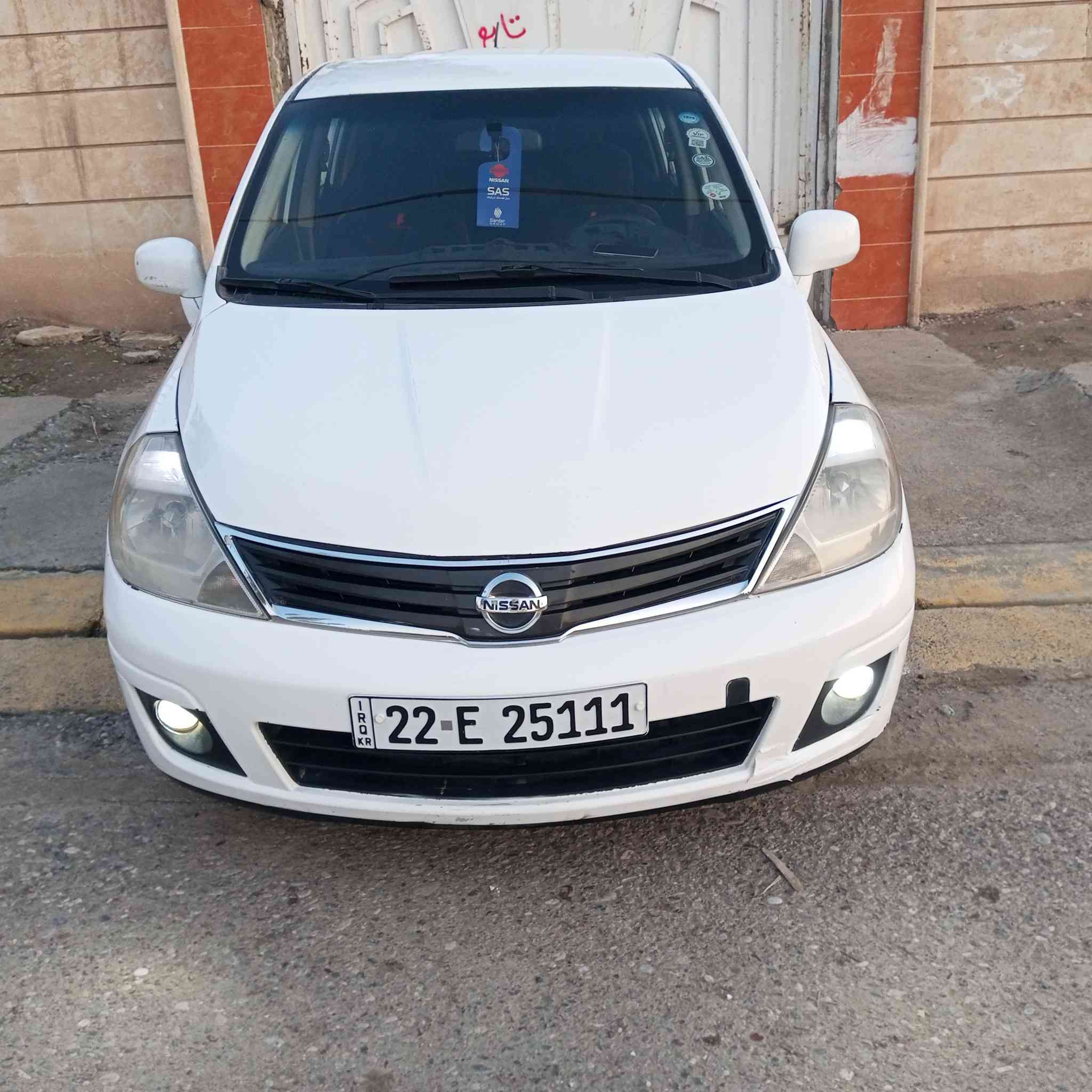 ڤێرسا 2011 چاڕ پارچەی هەیە کەمیک ناوەوی گرتوە بۆیاخە  سەنەوی و هەزەی هەموو نوێە 
شوین هەولیر  نرخ 80گەڵا ***********
