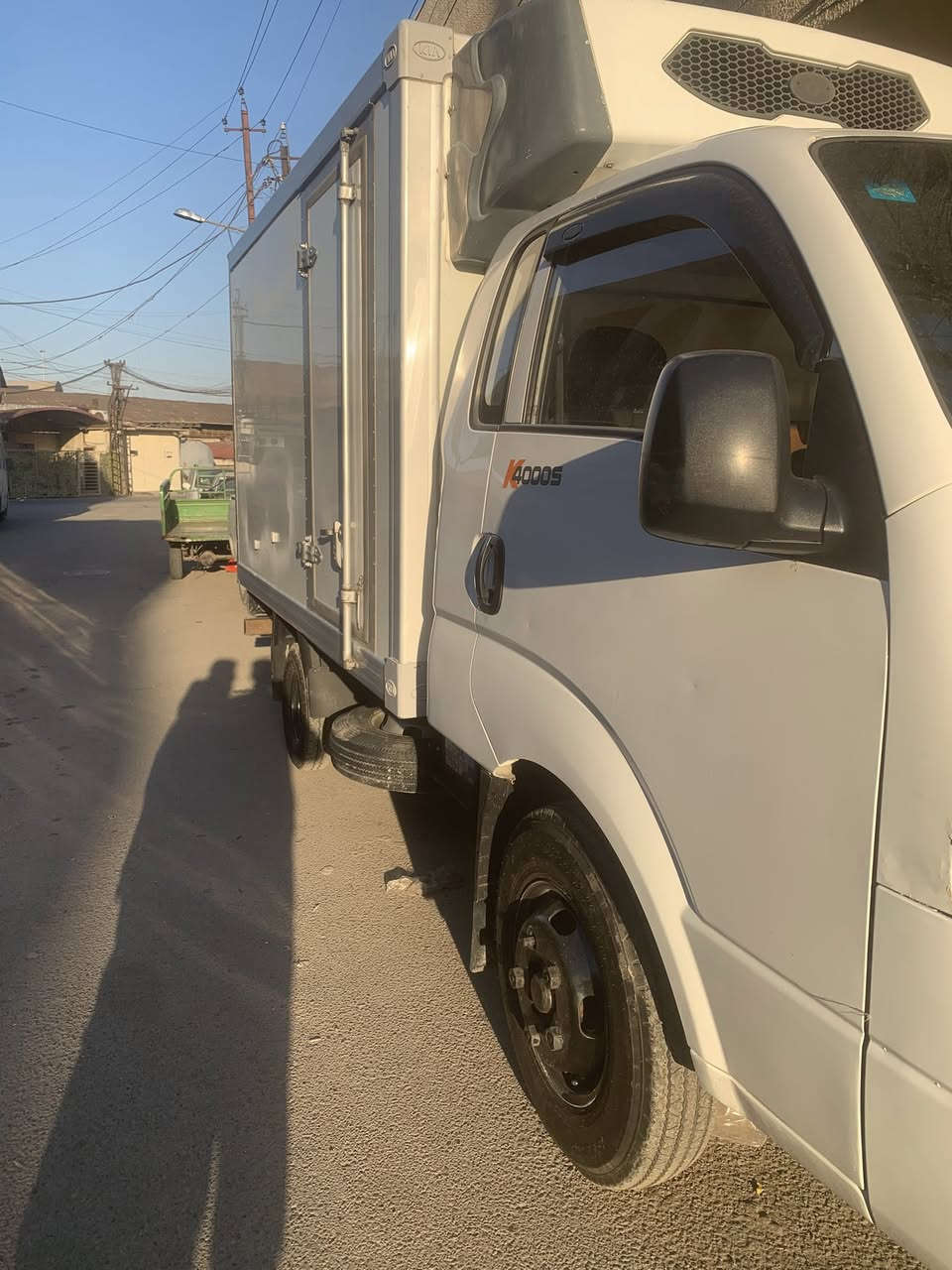 سلام عليكم مرخصة الادمن براد موديل 2015 مكينة 4000 تخم تايرات امامي خلفي جديد حدادية كهربائيات مابيهة كل نقص مكاني بغداد كرادة *********** السعر 162 وبيهة مجال حك الجية
