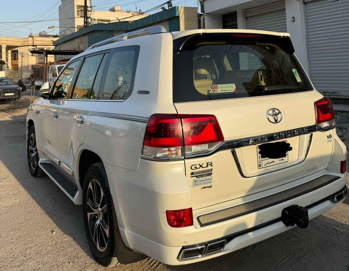 لاندكروز GXR موديل 2021 
مكفولة كفالة عامة فول فول مواصفات 

محفول محرك وگير و گشر 

لون ابيض 
الفئة(GxR) SAS-ساز 

محرك 4000 (6 اسلندر)

رقم بغداد بإسمي تحويل مباشر 

سنوية لشهر الثامن سنة 2026

المسافه المقطوعه 123,000 الف قابل للزياده

المواصفات:

فتحة سقف سلايت

جنطة كهرباء

تحكم سترين جهتين

كراسي كهرباء 

3 قطعة تبريد

بصمة تشغيل عن بعد

الدخول ذكي

حساس خلفي

حساس امامي

شاشة امامية

مثبت سرعة

زراك لايت

لايت زنون

تخم تاير جديد

ثلاجة داخلية  

مكان السياره بغداد حي الجامعة نفق الشرطة

رقم صاحب سيارة ***********
