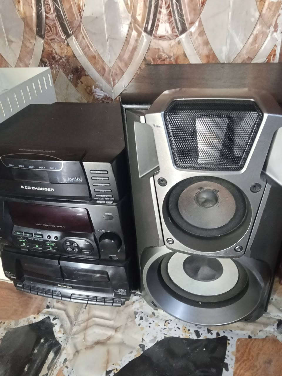 السلام عليكم اخوان تعزيله جهاز ال جي شغال فقط القرص ميقره الأجهزة الي باقيه تحتاج قوايش فقط   اخوان ابيع شلعه خلي سعر بالعافيه عليك بس باليرضي الله اجور التوصيل على المشتري


**إذا كنت صاحب هذا الإعلان وتريد حذفه لأي سبب، رجاءا أرسل رسالة إلى الدعم الفني**