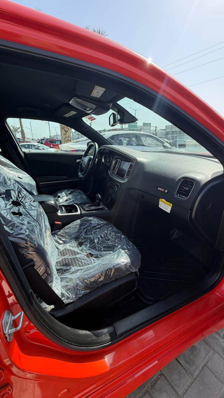 جارجر 2022 اصل Rt محرك 5700 لون برتقالي مميز
تقرير مياه امطار بس شرط قطرة ماي ما داخله الها وحتى فيوز ممبدل بيها شرط الفحص 
السياره رقم بصره مميز بأسمي 
كفاله عامه حتى من الزلغ حتى الدعاميات كفاله
مغلفه نانو PPF بالكامل
كفاله كير  ومحرك وأكسل حتى الحداده كفاله
السياره ستوك حجر بيئه بلاد دبات سود بلاد
المواصفات rt سوبر تراك باك شاشه كبيره 
كامره خلفيه حساسات خلفيه
السياره جاهزه من كلشي وع البلاد 
ماشيه 52 الف 
السياره جديده بمعنى الكلمه 
للبيع او مراوس حسب القناعه 
للاستفسار خاص او واتساب *********** 
مكان السياره البصرة البصرة, العراق
