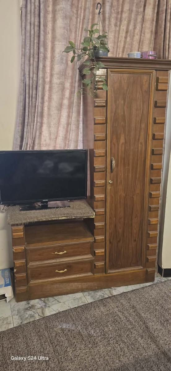 📌 للبيع – غرفة نوم خشب صاج داخل وخارج
📦 عدد القطع: 7 قطع
🚪 عدد الأبواب: 6 أبواب (تصميم طابقين)
📏 نوعية الخشب: صاج ثقيل – متينة وجودة عالية شغل توصاه 
🪞 المواصفات: بحالة ممتازة، 
📍 المكان: بغداد – حي البنوك
💸 السعر: مليون و100 الف 
📞 للتواصل والاستفسار:
📱 0772 260 7716
