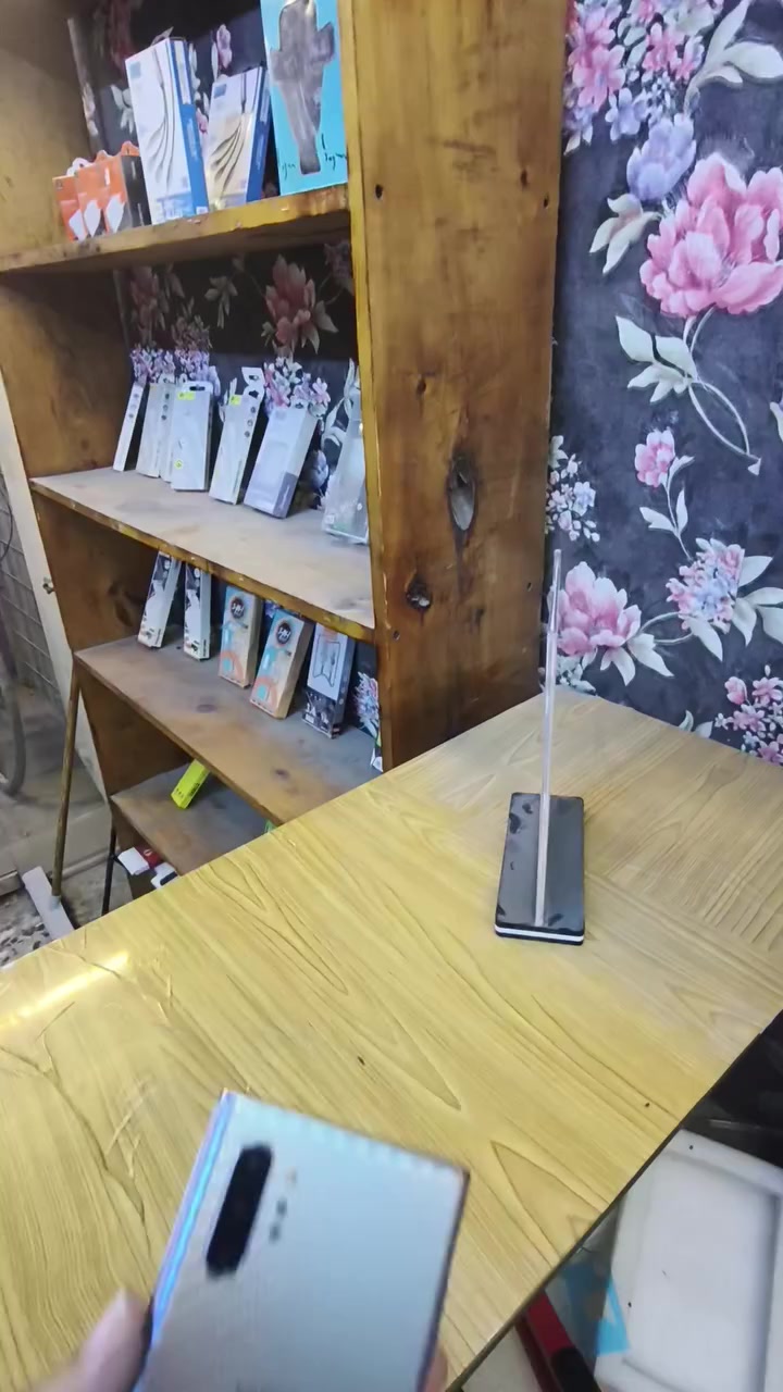 اجهزة مستعملة.  التفاصيل داخل الفيديو ***********
ايفون 12 برو ماكس.  سعره 350 
سامسونك نوت 10 بلس سعرة 275
