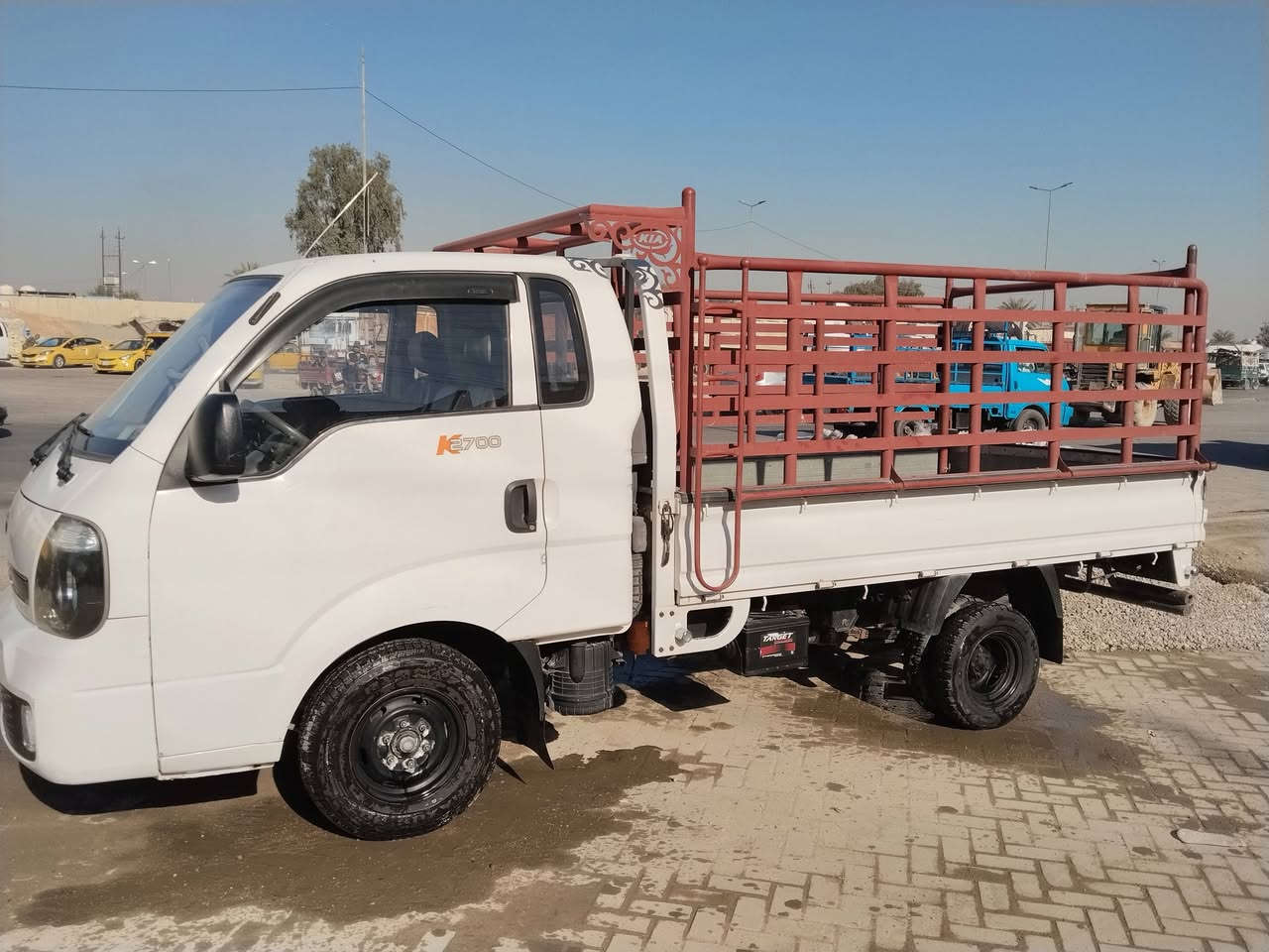 السلام عليكم ٢٠١٤ رقم انكليزي جديد واسط السيارة باسمي مكفولة كفالة عامة لا ضربة ولا صبغ ولا خياس كهربائيات كلها شغالة تبريد شغال صدر جديد مكينة كير اكسل مكفولات السيارة جديدة شاشة وكامرة مكان السيارة بغداد السعر ١١٥  وبيها مجال الرقم ***********
