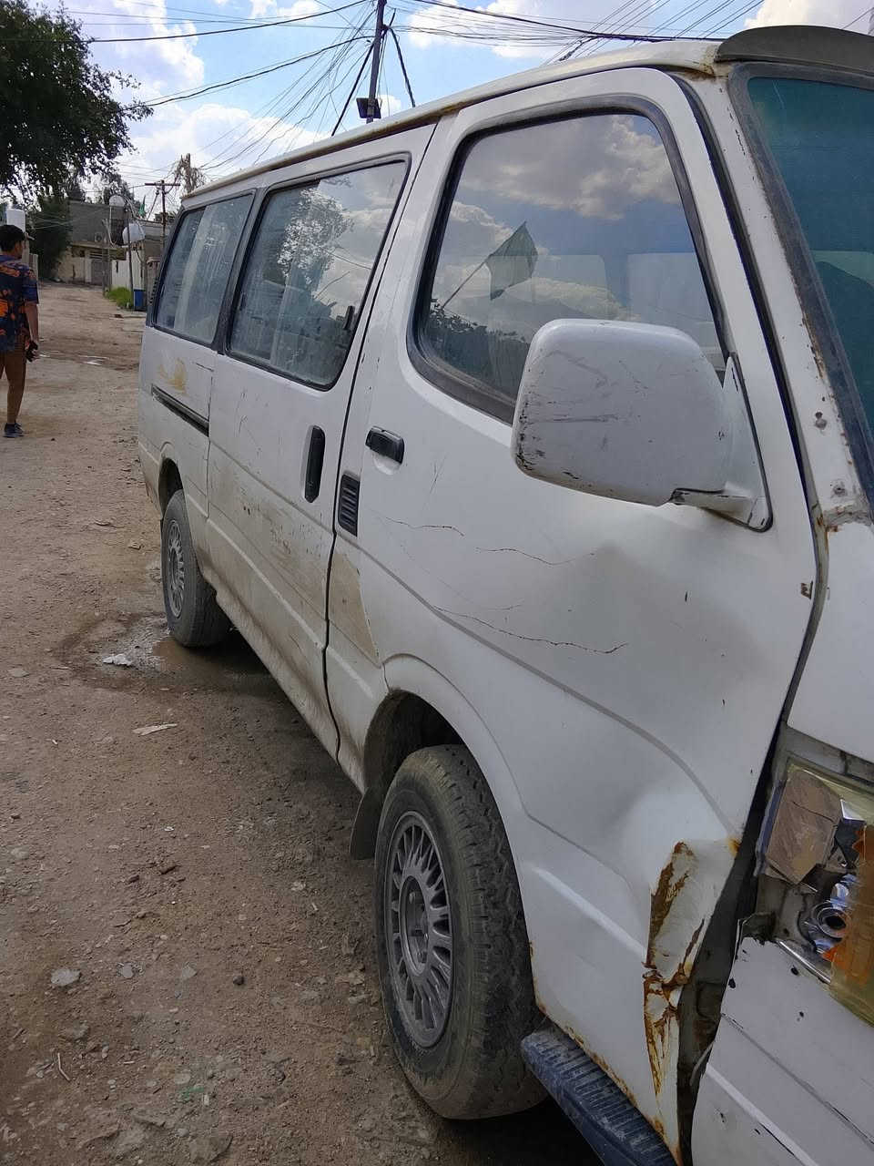 السلام عليكم سيارة فتون للبيع 2007السعر 25 وبيه مجال مطلوبة 1.500 غرامات مروية على المشتري راعيه موجود بلدولعي  مكان السيارة بغداد زعفرانية رقم ***********
