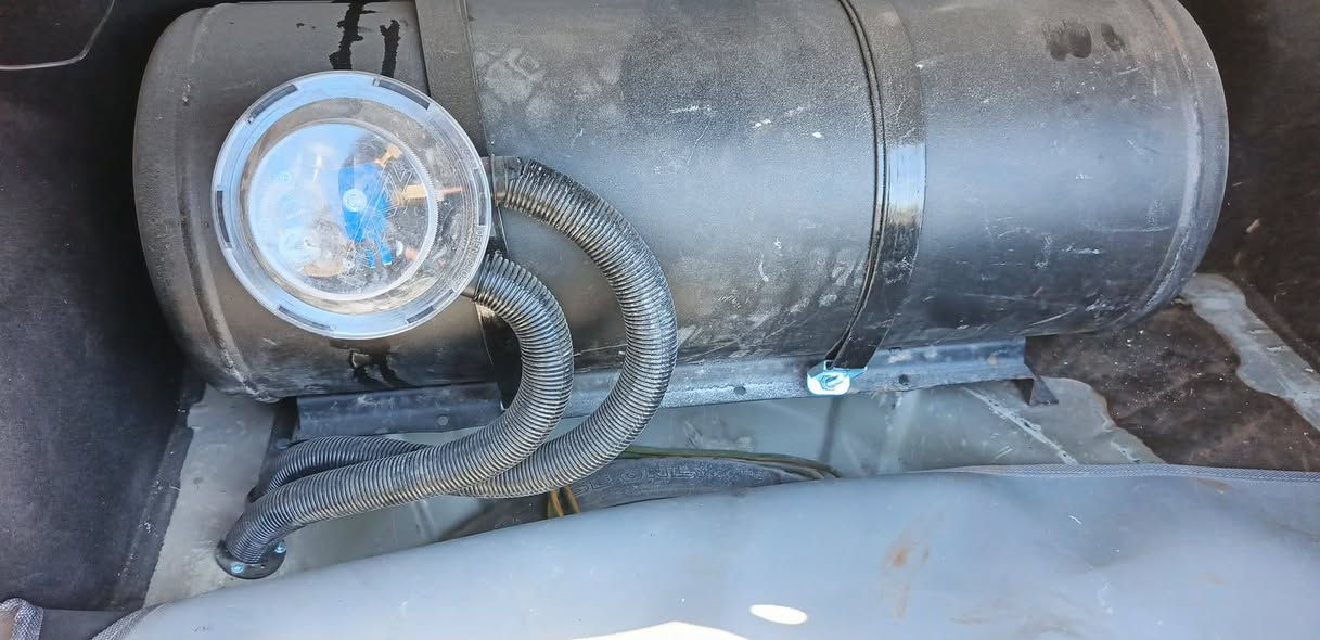 سلام عليكم عدي منظومه غاز جديد صارله ٧ ايام مشدوه عل فورتي محرك ٢٠٠٠ سعره ٤٥٠ لاتصال ***********
