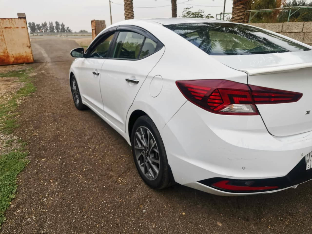 السلام عليكم 
   الانترا  المواصفات الموديل 2019 خليجي بصمه
حساس امامي خلفي لايت زنون لد امامي اشاير بالمري 
فتحه سلايت تبريد قطعتين اربع أنظمة قياده 
ماشيه 160000
تخم تاير جديد وهذا السونار
مكان السياره بغداد ابو غريب
رقم الهاتف ***********
السعر ١٥٠ وبيها مجال
