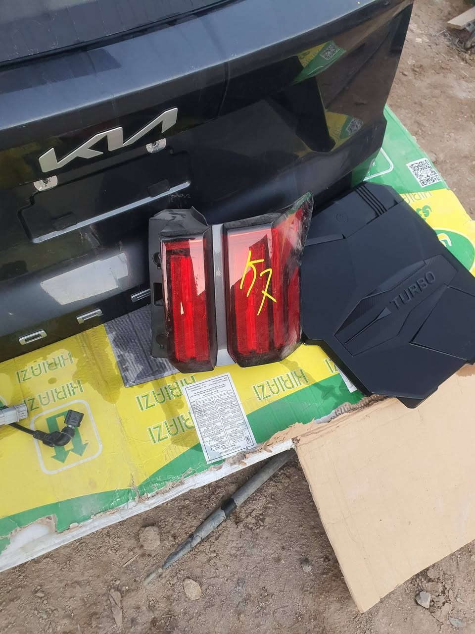 اغراض كيا سورنتو  2022 SX للبيع
بيش حصلت بالسوك اني ابيع ارخص راسلني وبيك خير ودلل
شواصي 
عقل محرك مع البصمة مالته 
رادار امامي 
رادار جانبي يمين 
رادار جانبي يسار 
مروحة عنكبوت
راديترات 
راديتر هواء كولر 
دشبول كامل مع الدكتات التبريد
بطاين بوب اربعة 
صالنصة كاملة مع حجر البيئة
ويالة مع الحساسات كاملة بيهن شخوط 
عنبار  دبه ماء  قبق بانزين كامل 
براد كير + براد دهن  
خراطيم  مال المحرك كامل 
دكشن بارد 
كمبريسر + مروحة  منضومة تبريد كاملة 
قاعدة باتري 
باب خلفي جنطة + ضفيرة + كامرة 
دعامية خلفية كاملة مقفلة 
فريم ممة الامامية + فجوج +فلنجات + حدادية 
فريم ممة خلفية + فجوج +فلنجات + حدادية 
فور ويل 
مشط استيرن كامل 
فرشة داخلية الارضية تحت الكشنات 
بوري بانزين الضاغط والراجع 
مبخرة كاملة 
بك لايت جهة الايمن 
مكينه اسبير مع اسبير
بلكات + نوزلات + مسطرات 
تنته سقف + شمسيات 
قبق محرك 
جلد كشنات + اسفنج الكشن كامل 
اي قطعه تعجبك دزها الية واني خادم ماقصر وياك 
واذا تاخذهن شلع اتساهل وياك وبعيوني 
للاستفسار  يوجد واتساب 
*********** 
***********
