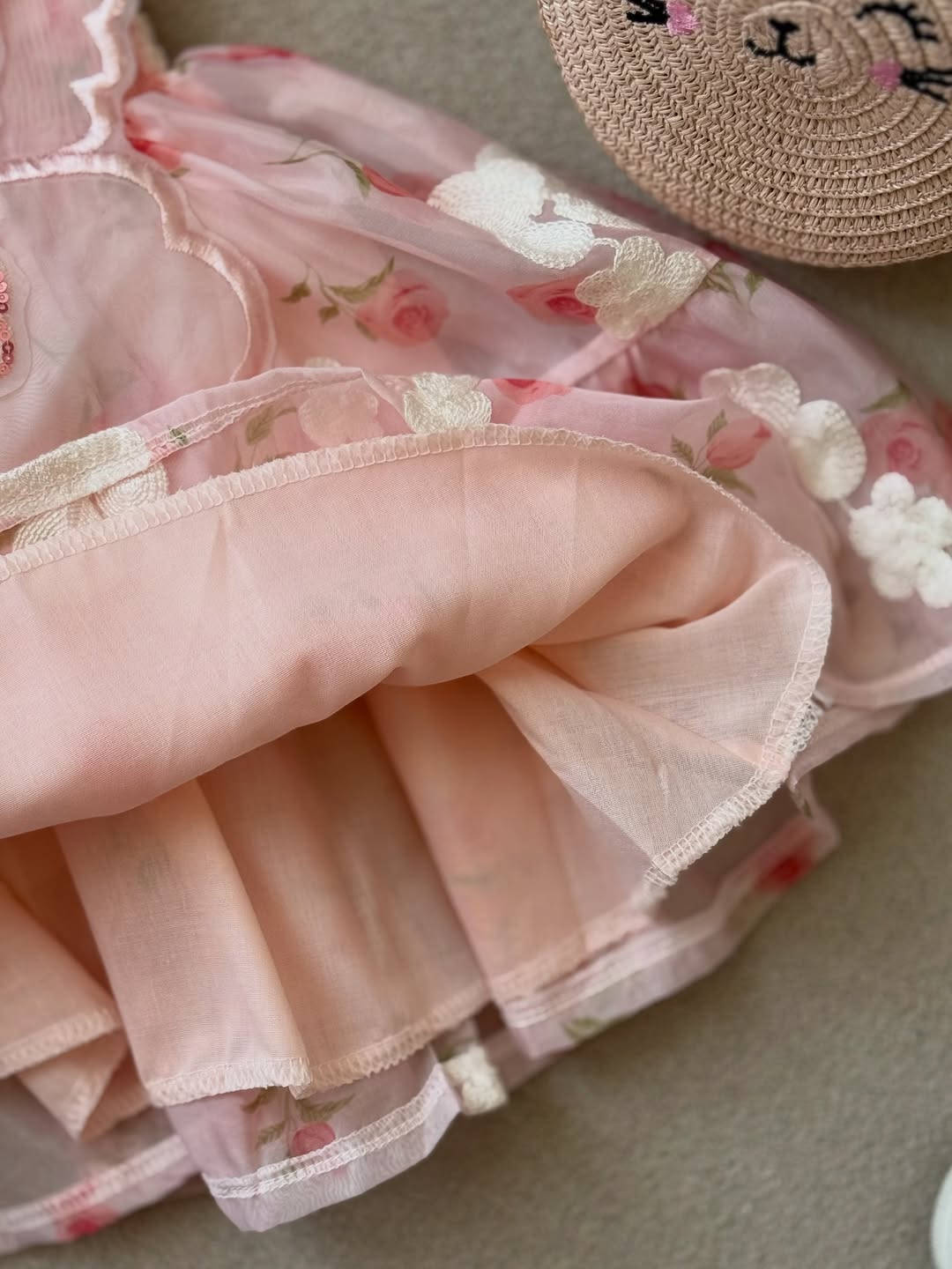 ⁨	من الكولكشن بناتي 🎀
فستان بناتي بتفاصيل فراشة ناعمة ولمسات انيقة 🦋🤍
متوفر بلونين 💖🤍

• المقاسات: 11 شهر - 4 سنوات
• السعر: 16,000 د.ع 

• قبعة + جنطة
• السعر : 12,000 د.ع
#اكسبلور_فولو #ترند #فراشة #اكسبلور⁩


**إذا كنت صاحب هذا الإعلان وتريد حذفه لأي سبب، رجاءا أرسل رسالة إلى الدعم الفني**