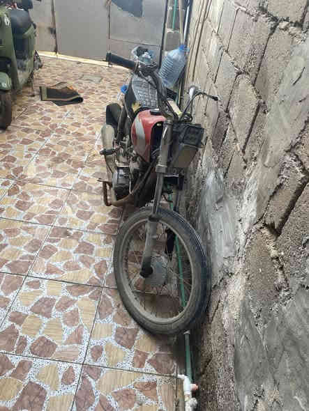 السلام عليكم دراجه ايراني للبيع ادوات مابيها شي سعر 100 قفل كلش من الاخير جوه ال 100 لاتجي مكاني بصره جزيره ***********
