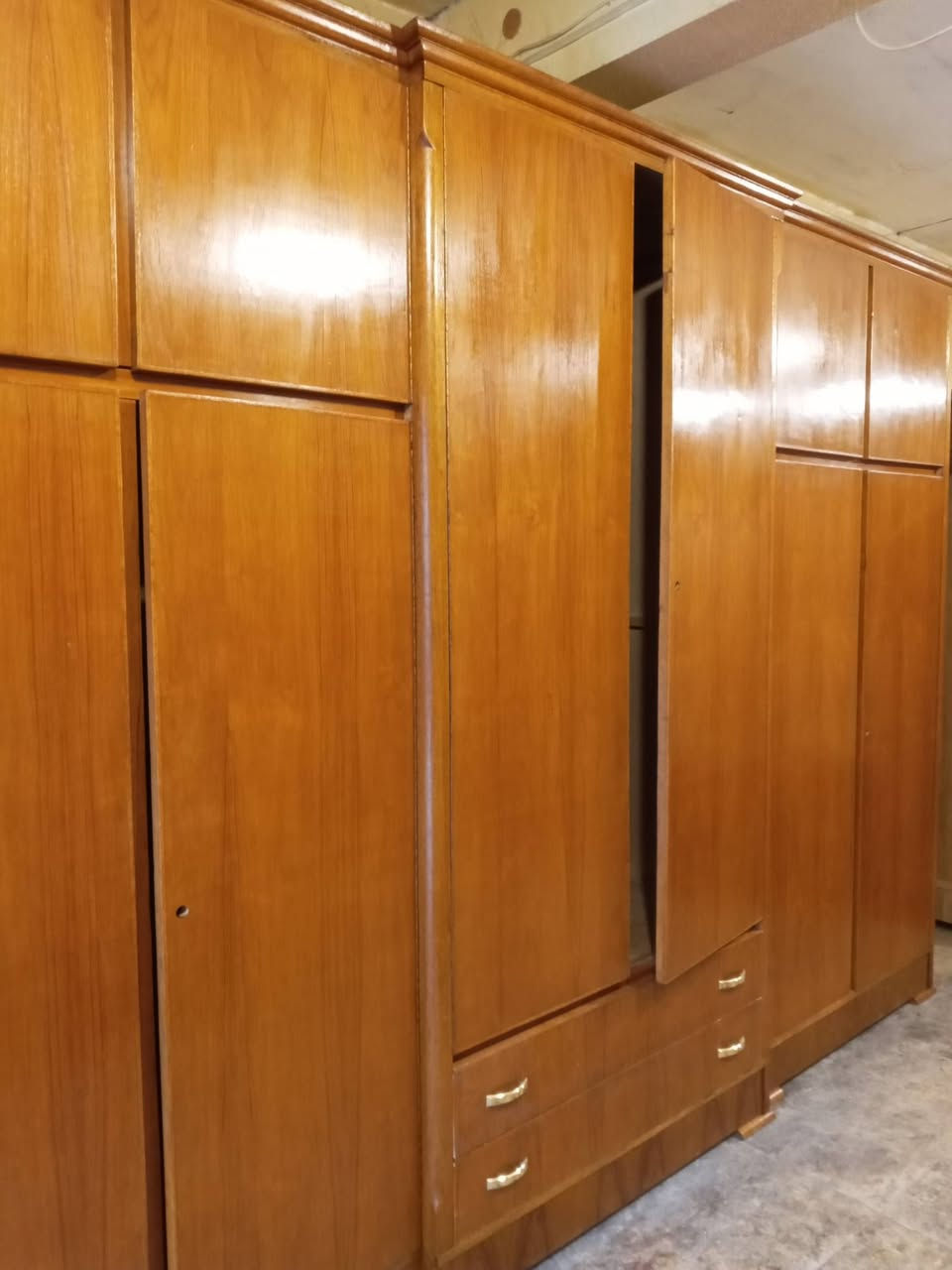 كنتور 6 باب ملحق دنك شغل ثقيل نضيف حيل العنوان حي الحدباء خلف مرطبات البحرين  ت***********
