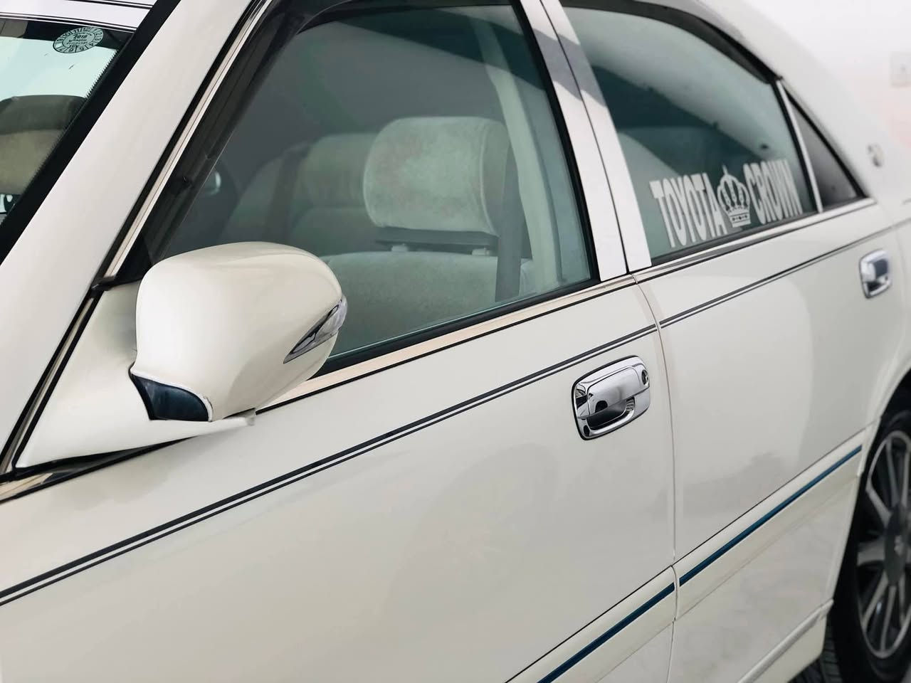 سلام عليكم
ملكة للبيع موديل 🇯🇵2000 🇯🇵فول مواصفات 
محرك ديفور كبير 
شاصي 75

فتحة سقف سلايت روف 

كشنات كهرباء اربعه 

اشاير مري 

شاشات خلفيه 

تبريد سبلت 
ارباكات تكم +كشنات

برده خلفيه
ثلاجه
تحوير نجف فوك وجوى 
دشبول نجف (عارف العيساوي)درجه اولى 

تبريد مركزي (امامي خلفي)

دبل شاشة 
استيرن كهرباء 

مكفولة من كص ونقل جثة شرط تحويل  شرط اظبارة ومعممه كافه محافظات 

مكان السياره بابل المسيب *********** السعر 
155
