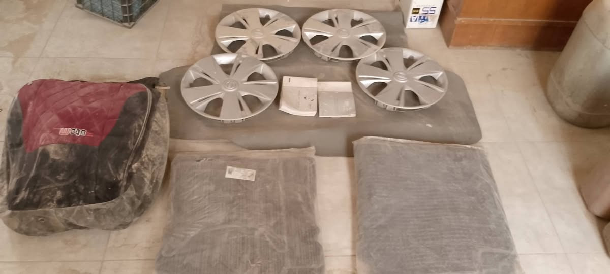 السلام عليكم 
غراض نيسان سني للبيع قيم واخذ 
دواسات جدد بجيس عدد 2
فرشت صندوك مشمع تفصال 
تغليف كشنات مستخدم 
كبات تاير مستخدم 
واني بلخدمة قيم واخذهن 
***********
مكاني بغداد بغداد, العراق
