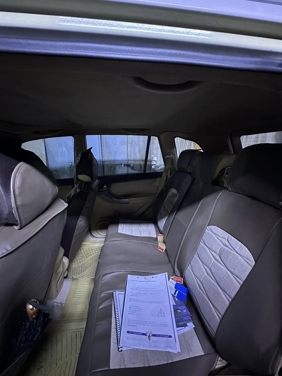 سلام عليكم 
شيري  تيكو  2012 شكل 2013 
شاشة ،كامرة ،حساسات 
محرك،كير ،تبريد ثلج مكفولات 
5 تايرات جديد مع ويل كب
سيارة مدوشمه جديد 
بيها طخه  خشم الجاملغ اليمنه الامامي مصلحه
سيارة مناقصها برغي ونظيفه مالتي  🤍
السيارة رقمها بغداد باسمي تحويل بنفس اليوم 
مكانها بغداد /العرصات 
سعرها 60ورقة وبيها مجال 
***********
