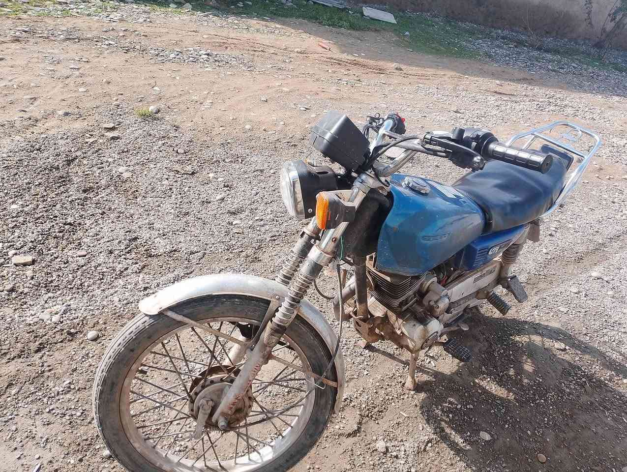 ماطور 5 كير شقال هندر واحد المكان جنوب الموصل
السعر 230 وبي مجال 
***********
