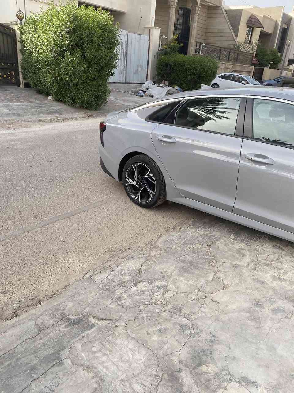 السلام عليكم k5
فول عدى فتح Gt

محرك 2500 تنفس صبيعي 
صبغ بنيد خاملغ
سياره بسمي 
ماشي 3000
رقم ***********
