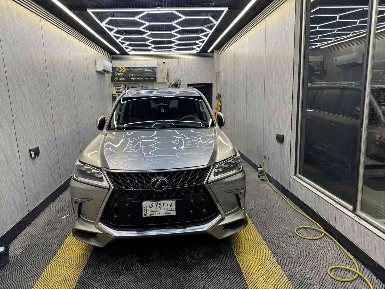 السلام عليكم
للبيع لگزس 2019 
لون مميز بريم اصل داخل مشمشي
كفالة عامة 
ماشيه94 الف قابل للزياده
دواخل جديده استخدام شخصي 
السعر 74 الف دولار و بيها مجال 
للاستفسار***********📞☎️
