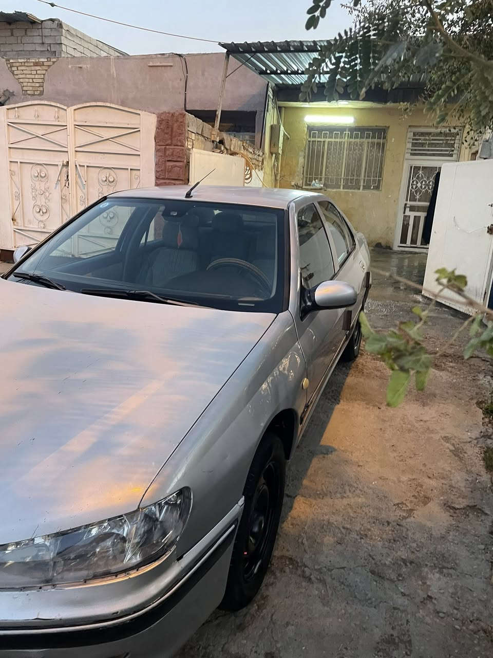 السلام عليكم بيجو 406 سياره نضيفه رقم الانبار مشروع وطني انكليزي نظيفه كير محرك جديد تبريد ثلج صدار امامي خلفي قبل اسبوع شديته. محرك قبل شهر شديته. لايتات رادر  دواخل دوشمه ارضيه كشنات. سياره بيه فقط بنيد مبدل باقي كفاله عامه. كهربائيات بلاديه. على وضع شركه. برده خلفيه بلا ديه تجي شوف بعينك. مكان بغداد المدائن رقم تليفون *********** الاستفسار. ملاحضه سياره عليه ادامه كامله. قاعده فيت بم نوزلات بلاكات كله جديد. السعر 52 بيه مجال الطيبين
