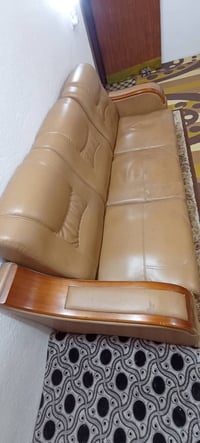 خمس مقاعد • تخم جلد • حلة شارع 80