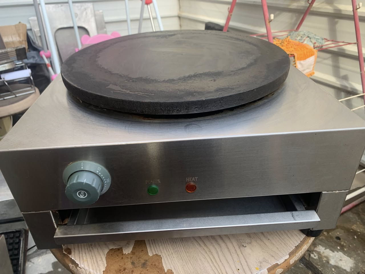 اغراض مطعم نظيفه جداا للبيع 
للتواصل 

***********
