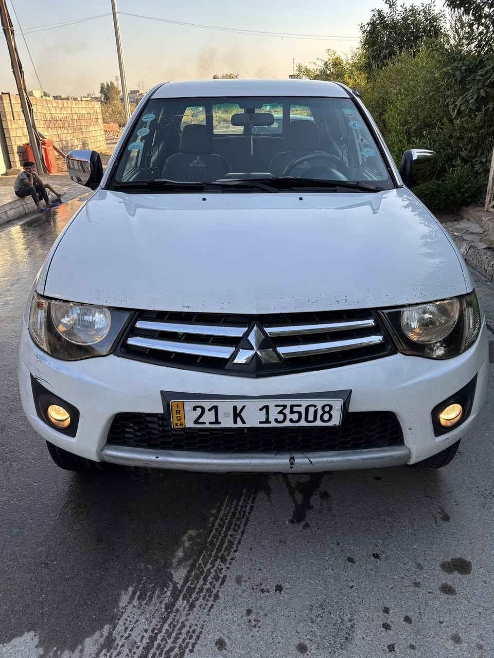 السلام عليكم 
ميتسوبيشي 4X4 L200
موديل ٢٠١٣ كاز (ديزل) ماشية ١٨٣ كم 
السيارة نظيفة جداً مكفولة من اي ضربة
شاشة كبيرة كار بلي كامرة خلفية كامرة امامية داش كم محرك بلادي تبريد شغال تدفئة تخم تاير جديد صدر جديد 
مكان السيارة بغداد الراشدية قريب على سيطرة الشعب القديمة والسيارة باسمي تحويل ثاني يوم 
للاستفسار اكثر الاتصال على الهاتف فقط  او على الواتساب واني مكلف بالنشر 
*********** 
السعر : ١٣٥$ وبيهه مجال بسيط 

                       ‼️ مكلف بالنشر الاتصال فقط ‼️
