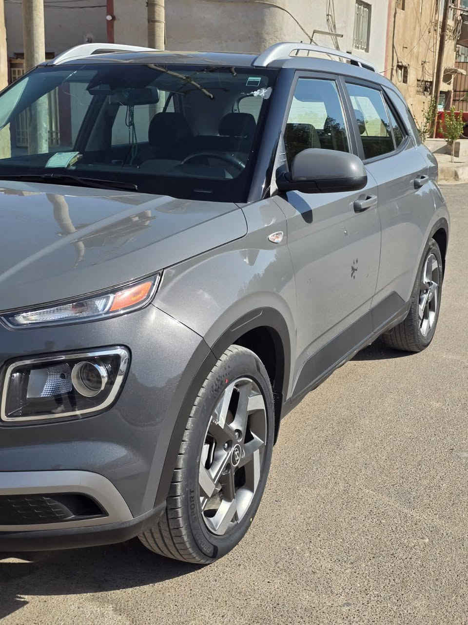 فينو 2023لون اسمنتي 
حادث دعاميه امامي فقط 
بدون صبغ بدون ارباك 
محرك 1600دبل نوزل 
فتحه .كامره خلفي .كشن مخمل 
توقف ذاتي 
رادار امامي جانبي خلفي 
مثبت سرعه 
٣ انظمه للقياده 
عداد الكتروني 
ماشيه 39km
رقم بابل دولي
***********
