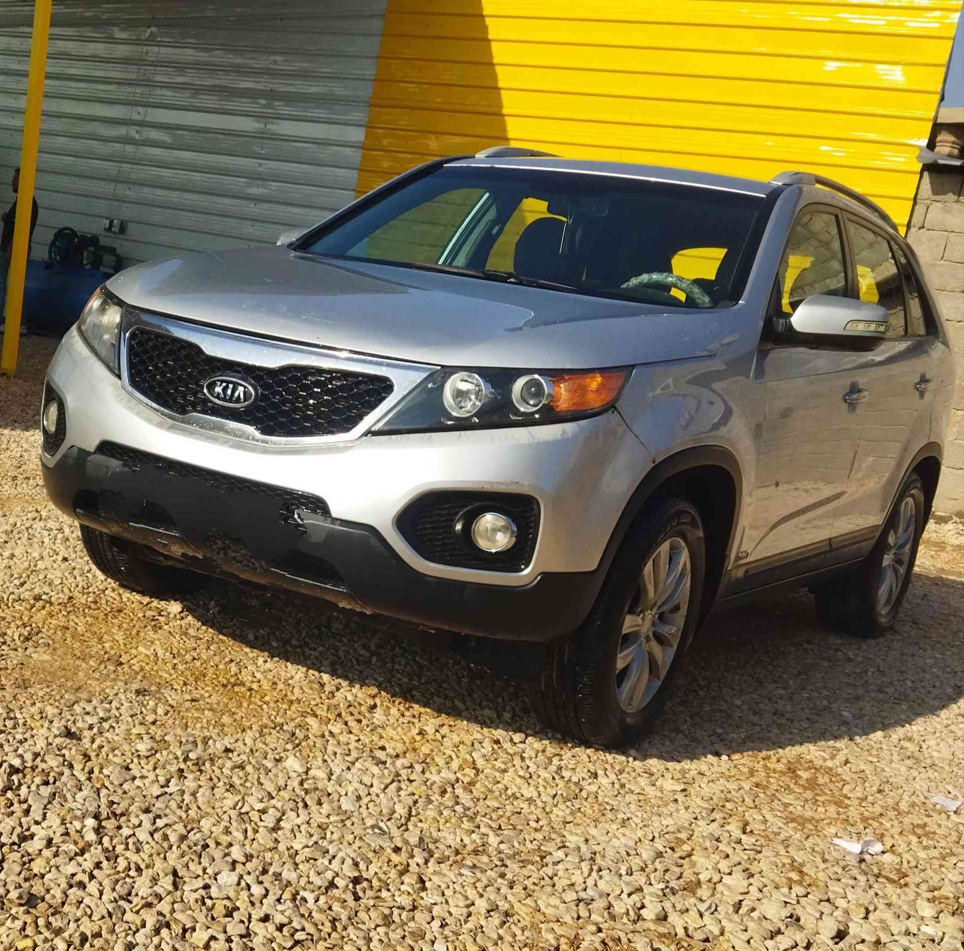 سورنتو 4سلندر موديل 11للبيع رقم بابل إنكليزي سنوية جديدة هزة جديدة مكفولة مكانها كربلاء رقم الهاتف ***********السنوية بأسمي السعر 138 وبيها مجال قليل
