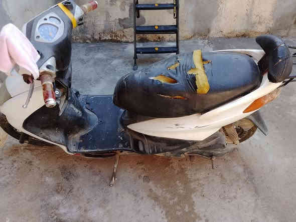 دراجة سكنس عاطلة للبيع السعر 175 الف وبيها مجال مكاني بغداد حي النصر أوراقها أصولية رقمي *********** واتساب فقط
