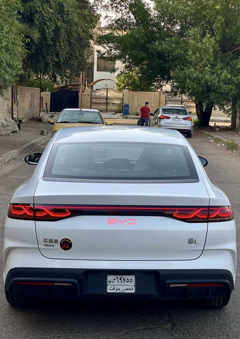 السلام عليكم 
اخر قطعه BYD كن الـ 2024
فول عدا الفتحه 
اربع كامرات
داخل زيتوني لونين
زيرو 
تترقم باسم المشتري 
السعر 24,600 
بغداد الكريعات 
هاتف ***********
