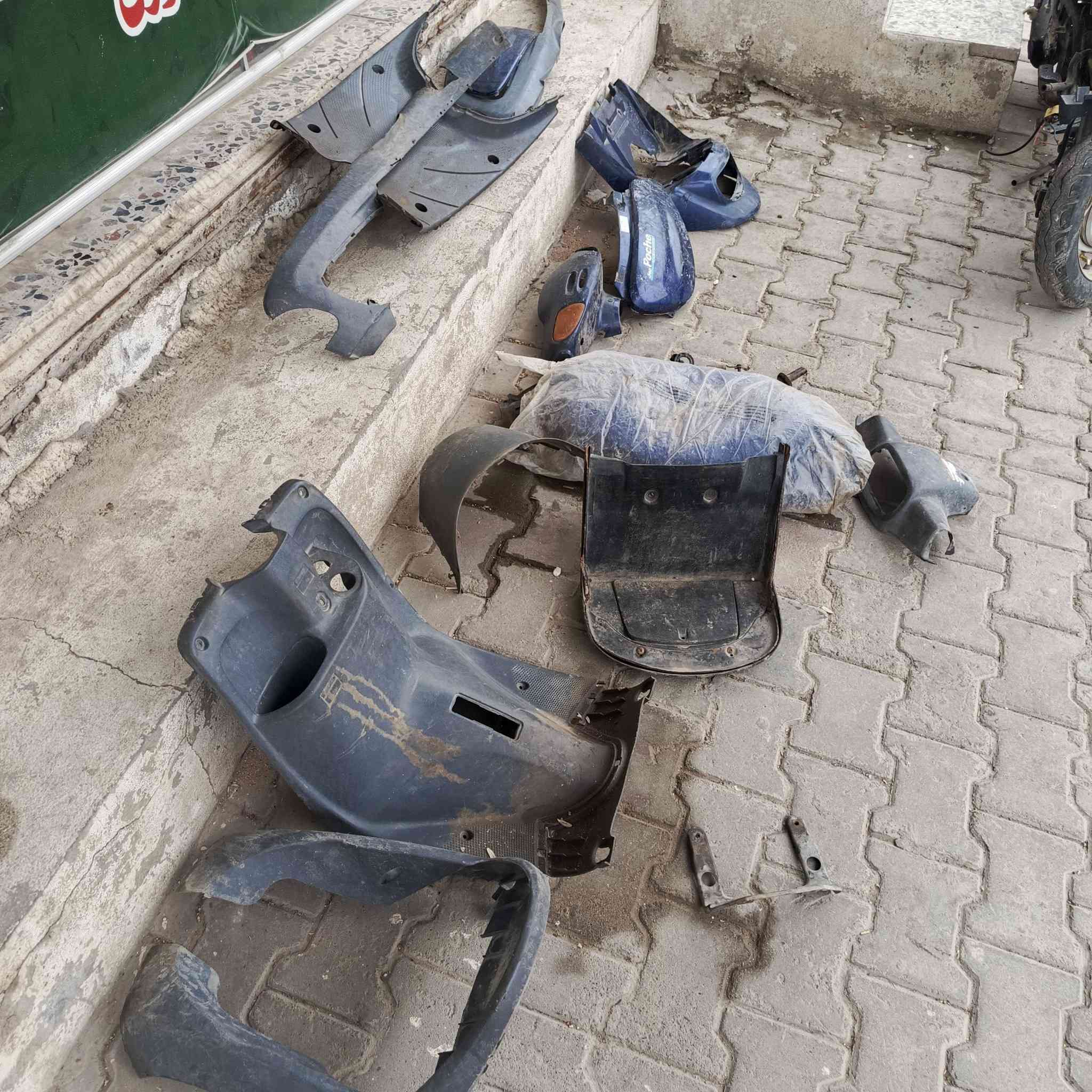 منغولي لبيع دراجه غراضه موجوده فقط نقص سله شاصي مكفول دراجه كاطعه نار ابيع ع وضعه كوم حديد سعر 75 وبيه مجال  مكاني كربلاء سيف سعد ***********
