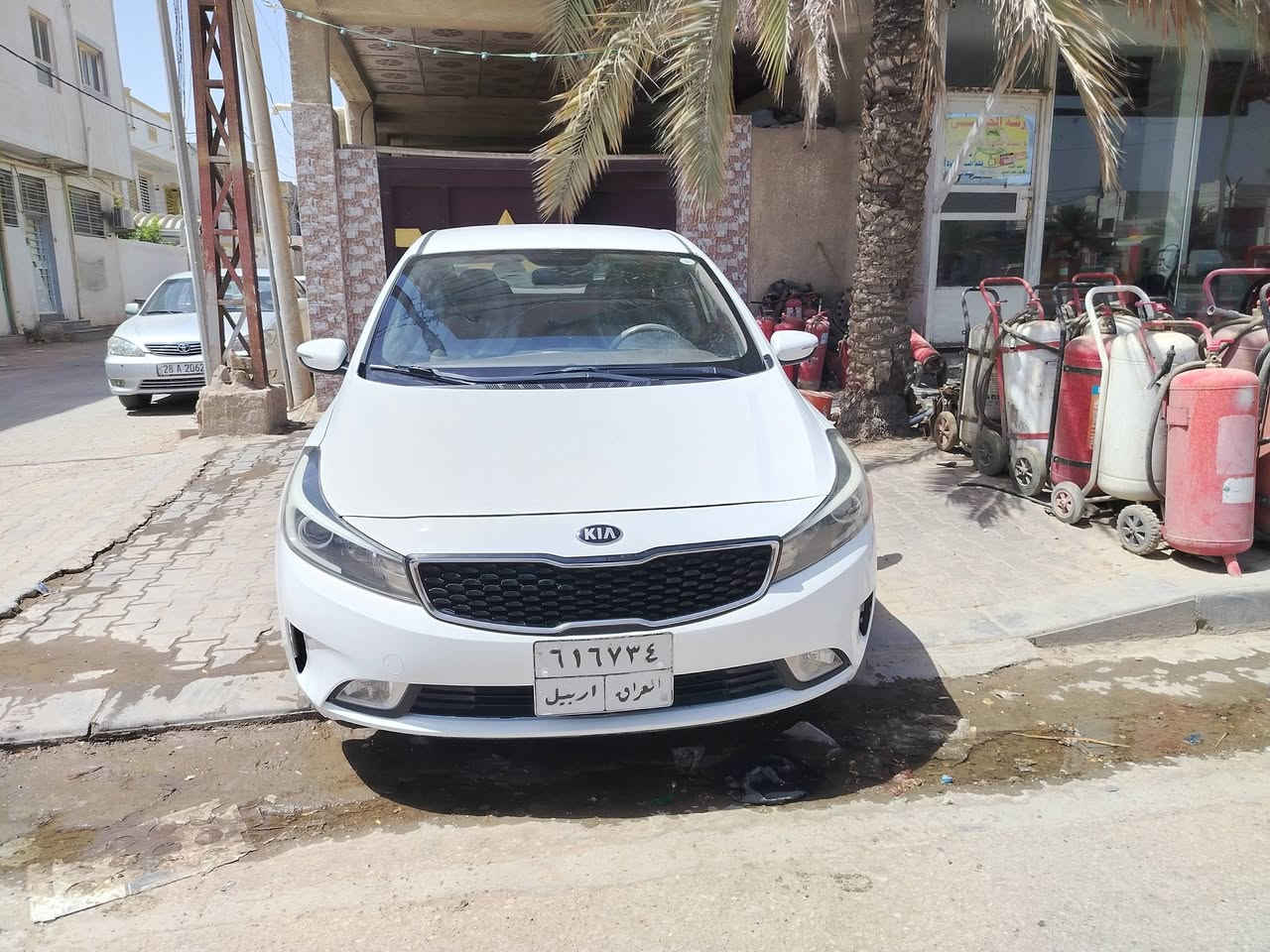 سيراتو 2018 رقم أربيل بسم الشركه سعر ١١٧ بيها قطعتين صبغ بنيد وباب يعني قطعتين صبغ *********** مكان نجف محرك ١٦٠٠ نصف فول تريد مداور تريد وكاله الشراي يتصل ما اجاوب خاص
