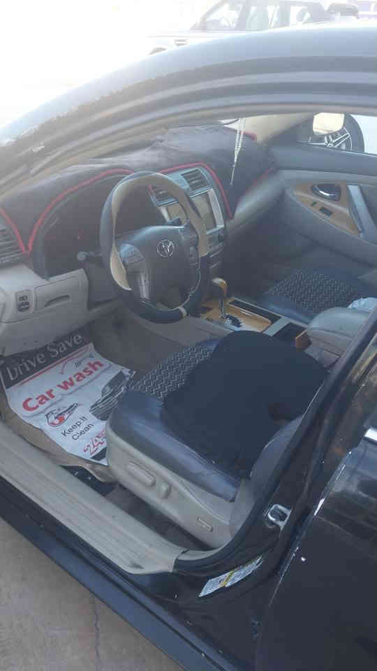 السلام عليكم للبيع كامري موديل 2007  سيارة خليجيه محرك ٦سلندر جاهزه مصبوغه عام ضرر قماره تبديل قماره اثر سكلة بناء واكعه عليها 
ومبدله القمارة .. رقم بغداد الانكليزي بااسمي تحويل ثاني يوم مكان السيارة البلديات حي الرسول السعر 73 للااستفسار والاتصال 
*********** بغداد
