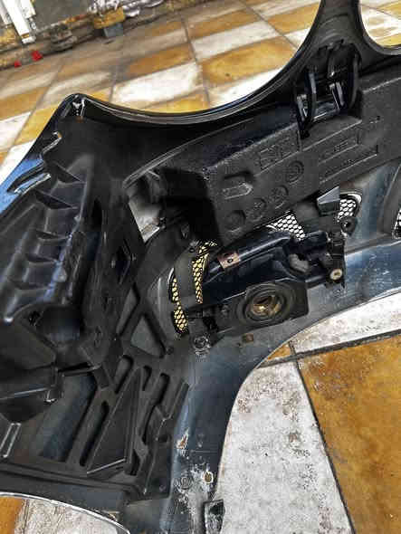 دعامية w211 E55 AMG بدون تصليح بدون كسر اصلية كاملة ترهم من 2002-2006
ب١٨٠ الف 

***********
