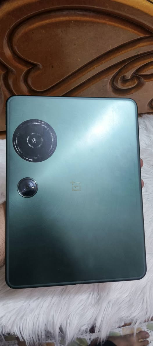 أيباد وان بلس باد جهاز غني عن تعريف مواصفات فلاكشب فول فول شاشه ١١ ونص انج مواصفات با صورة 
سعر 300 وبي مجال بسيط للشراي مكان بغداد عويريج ***********
