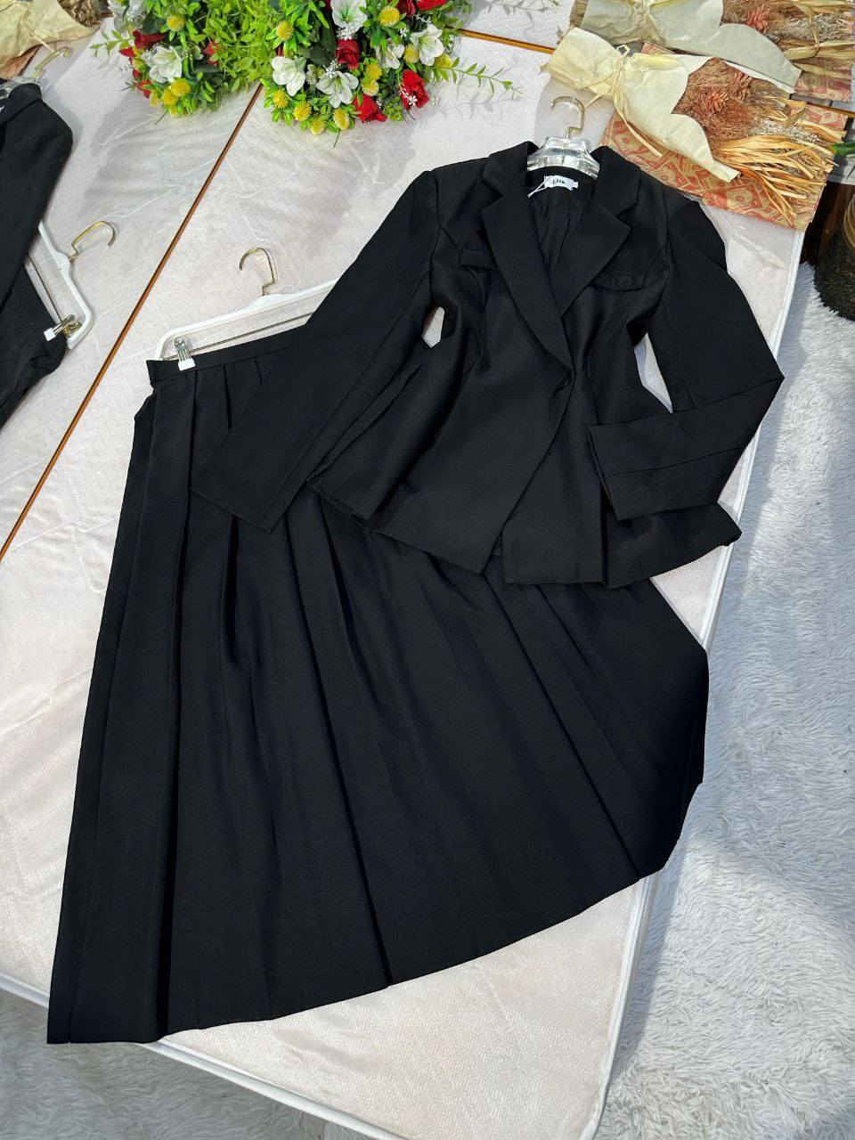 طقم قطعتين ستره مع تنوره💟 

خامة دابل  ايطالي كوالتي جدا عالي 

قياس   38 40 42 44 46 48

خدمة توصيل لجميع محافضات العراق 5الف

للحجز والاستفسار مراسلة الصفحه خاص رجاء او واتساب ***********
