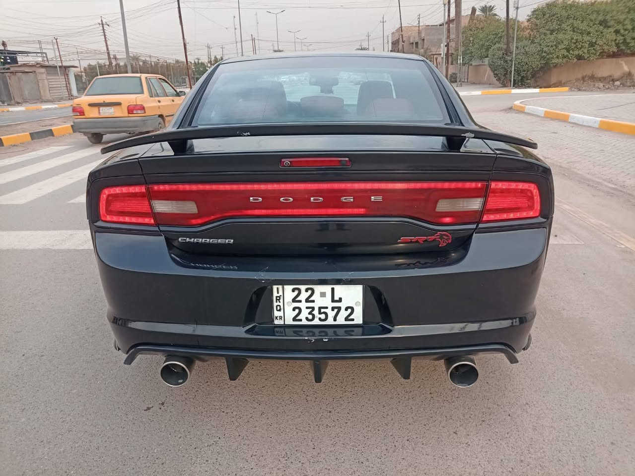 جارجر 2012 ( خليجي ) 
كفالة من الصبغ والضربة والتبديل فقط بارد بيها مكانات وبيها سونار 
فول مواصفات 
فتحه 
بصمه 
شاشه كبيره 
كير طياره 8 نمر 
تبريد قطعتين 
كلاصات تدفئه تبريد 
تدفئه كشانات 
بصمت ابواب 
كامره خلفيه 
كشنات جلد احمر بلادي 
داخل احمر وسود  
داعاميات SRT + دفيوزرات جانيبه 
تخم تاير جديد 
مكينه كير خير من الله 
صدر امامي خلفي قبل سبوعين بدلته 
منضومه زنون ام 400 دولار 
مكان السيارة بغداد الغزالية 
السعر 160
***********
