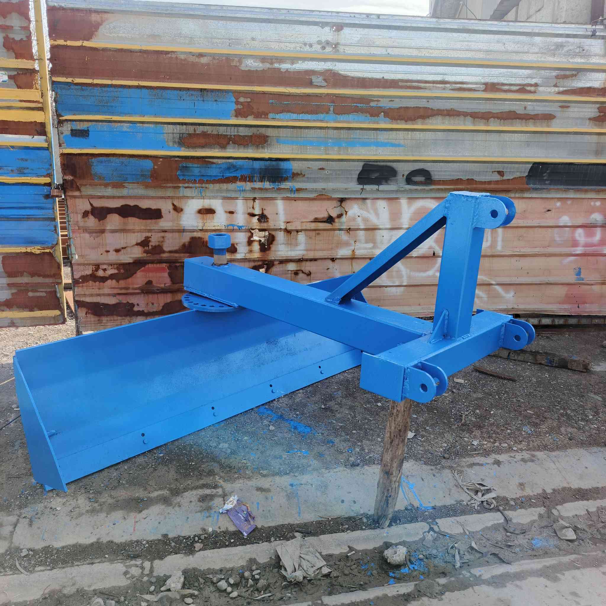 تصنيع الآلات الزراعية اسطه سلام يايجلي 
معدلان مترين فرار سجينه 12ملم جرار 6ملم 
مكان كركوك يايجي
 ***********
***********
