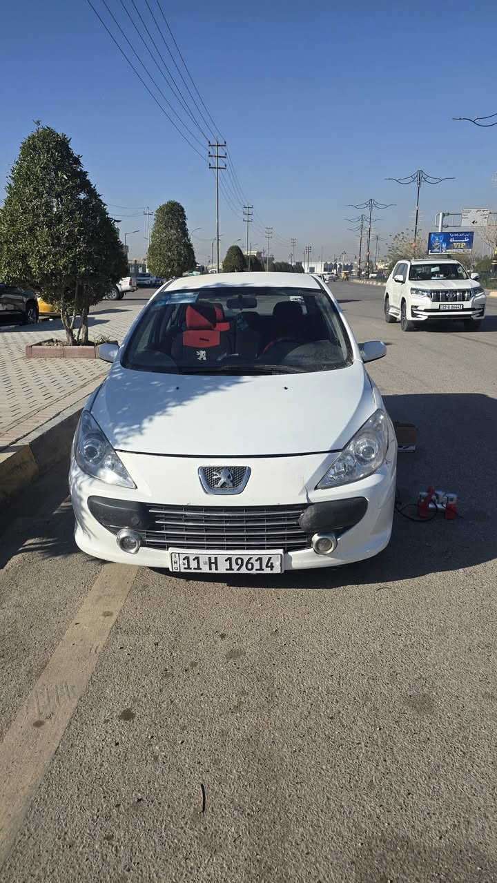 السلام عليكم بيجو 307 موديل 2006 سيارة نقصهة بس التبريد صدر امامي جديد سيارة جاهزة سنوية جديدة 2029 هزة جديدة بأسمي بس صار حادث قبل يومين يرجع عل بارد اموضح بلصورة  السعر 48 او بي مجال مكاني ديالى بعقوبة ***********
