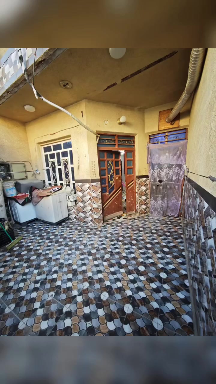 دار للبيع 100 متر
رقم معامله كامله
نهاوند الثانيه قرب شارع 20
طابق ونص
غرفتين نوم صاله صحيات مطبخ واستقبال وطرمه 
السعر 55 مليون 
للاستفسار *********** ☎️🤳 كوله من طرف مندوبه ليان امانه وذمه
