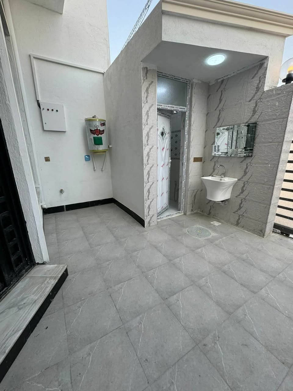 السلام عليكم يوجد مشتملات اثنين للبيع مساحه الواحد ١٢٥ م يتكون من طابق ونص  المكان الفلوجه حي جبيل  خلف مجمع الرحاب  شارع مظيف  بناء فول محد ساكن بيهن للاستفسار خاص او اتصل 
***********
