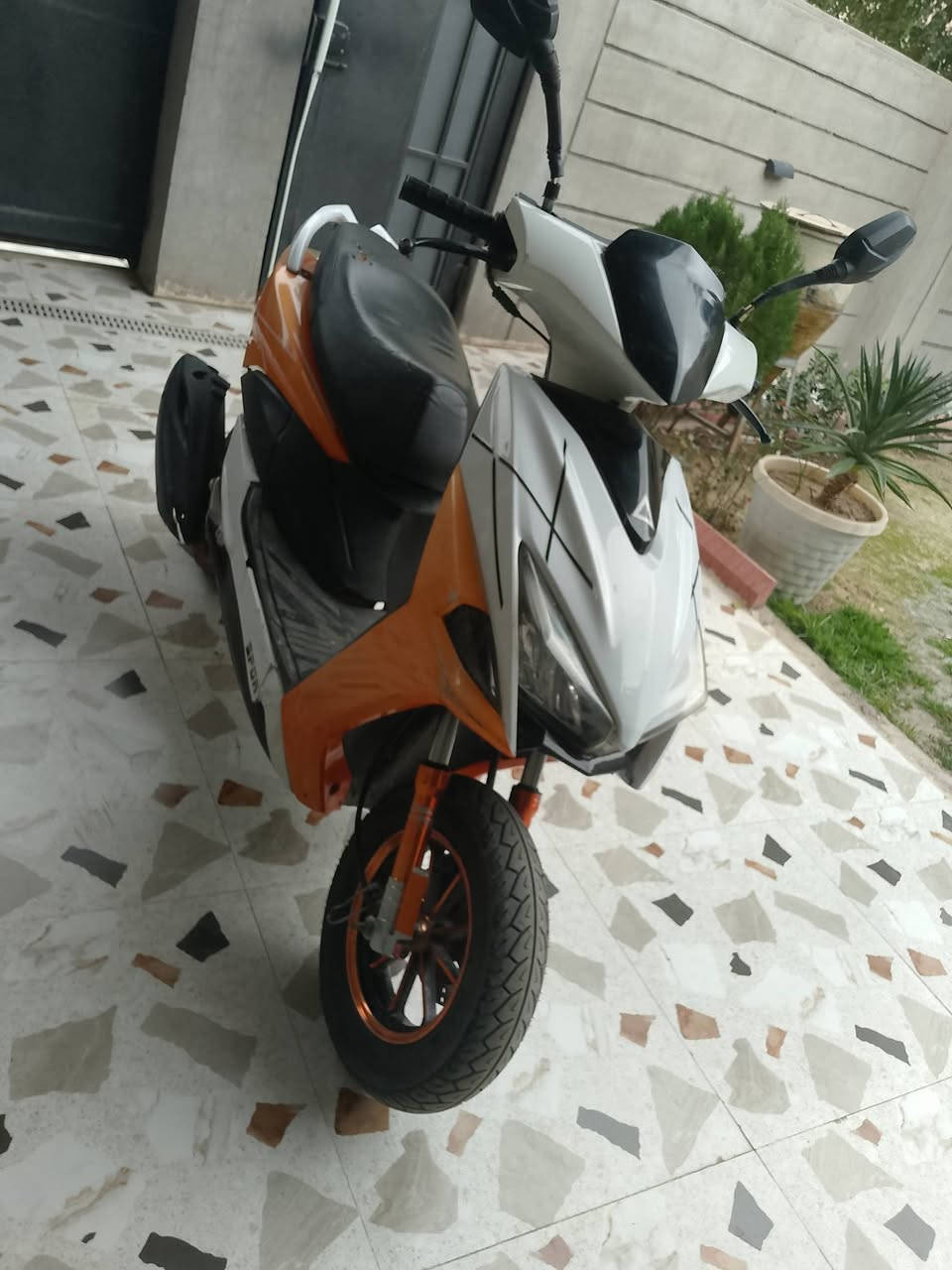 سلام عليكم عندي هاي الدراجة للبيع كله عل البلادي كهربئيات شقاله سلف دراجه نضيفه السعر (375) بي مجال 
الشراي يخابر الهاتف      ***********
